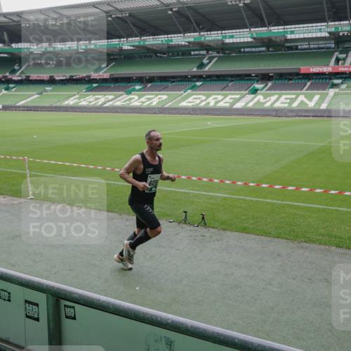 05.10.2025 - 20. swb-Marathon Bremen Michael Burmester http://msf.ph/oto/9275035 05.10.2025 12:51:07 Laufen im Stadion 122, 334, 503, 601, 688, 745, 750, 1033, 1037, 1044, 1064, 1166, 1450, 1499, 1577, 1689, 1701, 1909, 1911, 2059, 2279, 2350, 2381, 2493, 2526, 3267, 3291, 3419, 3608, 3661, 4032, 4104, 4366, 4654, 4962, 5184, 5418, 5551, 5817, 5838, 6066, 6210, 6252, 6401, 6477, 6681, 6775, 7493, 7723, 8083, 8682, 8780, 8995, 679, 736, 906, 1025, 1359, 1707, 2721, 3228, 3259, 4318, 4367, 4938, 5389, 5564, 5873, 6216, 6281, 6717, 7826, 7963, 8907 meine-sportfotos.de