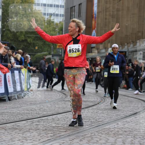 05.10.2025 - 20. swb-Marathon Bremen Strokosch-Dieckow http://msf.ph/oto/9275042 05.10.2025 11:12:02 Ziel 9420, 9526, 9675, 9726, 9867, 10463, 10499, 10815, 10849 meine-sportfotos.de