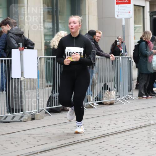 05.10.2025 - 20. swb-Marathon Bremen Strokosch-Dieckow http://msf.ph/oto/9275050 05.10.2025 11:13:13 Ziel 9242, 9899, 10040, 10273, 10364, 10433, 10574, 10705, 10707, 10957, 11060, 11068, 11117, 11264, 11367, 11385, 9242, 9899, 10040, 10273, 10364, 10433, 10574, 10705, 10707, 10957, 11060, 11068, 11117, 11264, 11367, 11385 meine-sportfotos.de