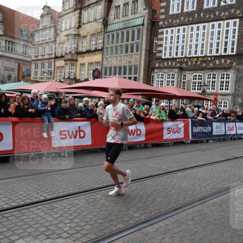 05.10.2025 - 20. swb-Marathon Bremen Yannick Fuchs http://msf.ph/oto/9275053 05.10.2025 12:34:17 Ziel 1663 meine-sportfotos.de