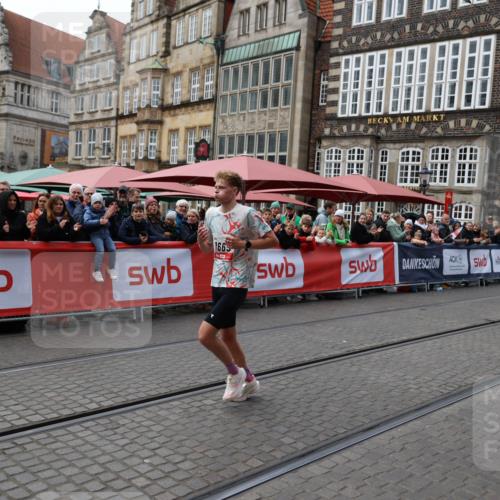 05.10.2025 - 20. swb-Marathon Bremen Yannick Fuchs http://msf.ph/oto/9275059 05.10.2025 12:34:17 Ziel 1663 meine-sportfotos.de