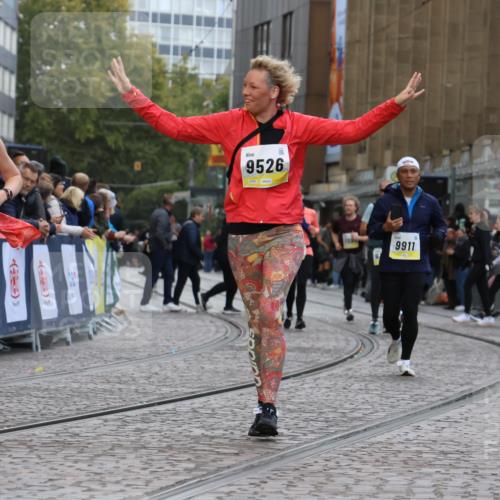05.10.2025 - 20. swb-Marathon Bremen Strokosch-Dieckow http://msf.ph/oto/9275068 05.10.2025 11:12:02 Ziel 9420, 9526, 9675, 9726, 9867, 10463, 10499, 10815, 10849 meine-sportfotos.de