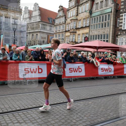 05.10.2025 - 20. swb-Marathon Bremen Yannick Fuchs http://msf.ph/oto/9275077 05.10.2025 12:34:18 Ziel 1663 meine-sportfotos.de