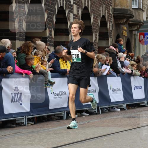 05.10.2025 - 20. swb-Marathon Bremen Strokosch-Dieckow http://msf.ph/oto/9275082 05.10.2025 13:04:00 Ziel 1652, 2472, 4215, 5786, 7070, 8013 meine-sportfotos.de