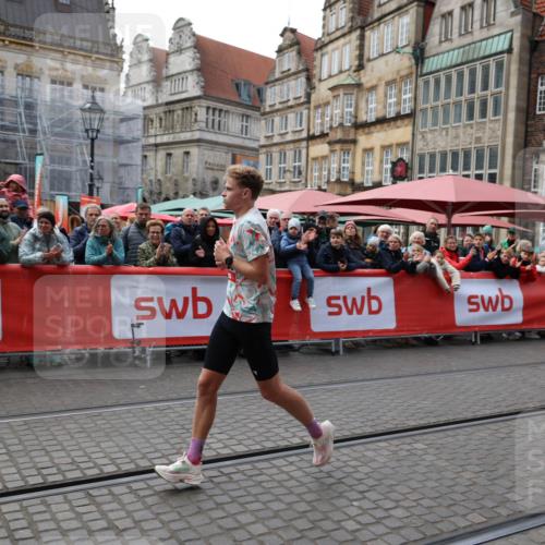 05.10.2025 - 20. swb-Marathon Bremen Yannick Fuchs http://msf.ph/oto/9275086 05.10.2025 12:34:18 Ziel 1663 meine-sportfotos.de