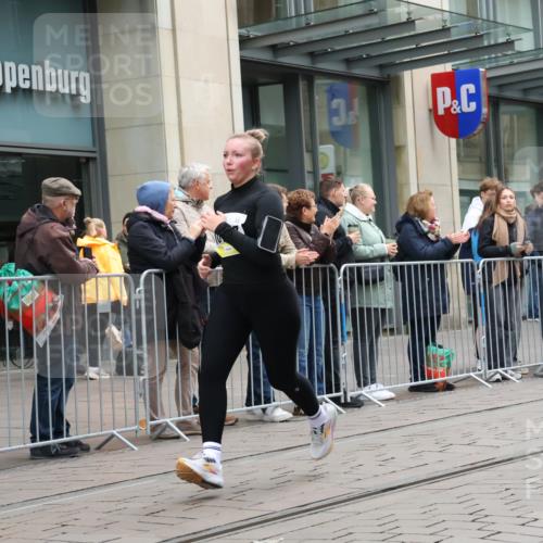 05.10.2025 - 20. swb-Marathon Bremen Strokosch-Dieckow http://msf.ph/oto/9275096 05.10.2025 11:13:15 Ziel 9242, 9899, 10040, 10273, 10364, 10433, 10574, 10705, 10707, 10957, 11060, 11068, 11117, 11264, 11367, 11385, 9242, 9899, 10040, 10273, 10364, 10433, 10574, 10705, 10707, 10957, 11060, 11068, 11117, 11264, 11367, 11385 meine-sportfotos.de