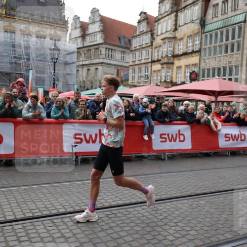 05.10.2025 - 20. swb-Marathon Bremen Yannick Fuchs http://msf.ph/oto/9275097 05.10.2025 12:34:18 Ziel 1663 meine-sportfotos.de
