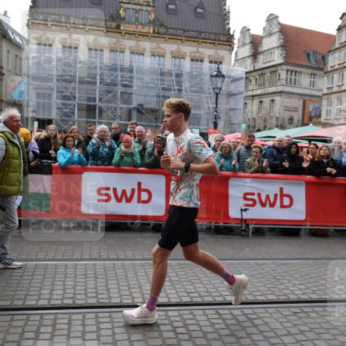 05.10.2025 - 20. swb-Marathon Bremen Yannick Fuchs http://msf.ph/oto/9275100 05.10.2025 12:34:18 Ziel 1663 meine-sportfotos.de