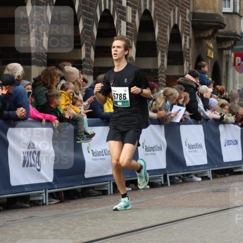 05.10.2025 - 20. swb-Marathon Bremen Strokosch-Dieckow http://msf.ph/oto/9275110 05.10.2025 13:04:00 Ziel 1652, 2472, 4215, 5786, 7070, 8013 meine-sportfotos.de