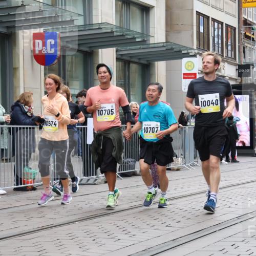 05.10.2025 - 20. swb-Marathon Bremen Strokosch-Dieckow http://msf.ph/oto/9275122 05.10.2025 11:13:17 Ziel 9242, 9899, 10040, 10273, 10364, 10433, 10574, 10705, 10707, 10957, 11060, 11068, 11117, 11264, 11367, 11385, 9242, 9899, 10040, 10273, 10364, 10433, 10574, 10705, 10707, 10957, 11060, 11068, 11117, 11264, 11367, 11385 meine-sportfotos.de