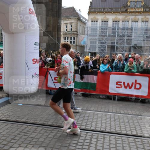 05.10.2025 - 20. swb-Marathon Bremen Yannick Fuchs http://msf.ph/oto/9275124 05.10.2025 12:34:19 Ziel 1663 meine-sportfotos.de