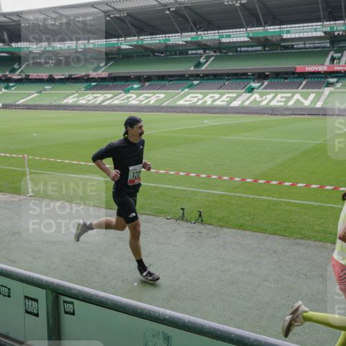 05.10.2025 - 20. swb-Marathon Bremen Michael Burmester http://msf.ph/oto/9275137 05.10.2025 12:51:15 Laufen im Stadion 122, 334, 503, 601, 688, 745, 750, 1037, 1064, 1166, 1314, 1450, 1499, 1577, 1689, 1701, 1748, 1909, 1911, 2059, 2279, 2283, 2350, 2447, 2493, 2526, 3267, 3419, 3608, 3661, 4032, 4104, 4260, 4654, 4687, 4962, 5551, 5817, 5838, 5910, 6066, 6210, 6252, 6401, 6477, 6775, 7713, 7723, 8066, 8083, 8682, 8780, 8995, 679, 736, 906, 1025, 1033, 1044, 1359, 2381, 2721, 3228, 3291, 4366, 4938, 5184, 5389, 5418, 5564, 5873, 6681, 6717, 7493, 7826, 7963, 8907 meine-sportfotos.de