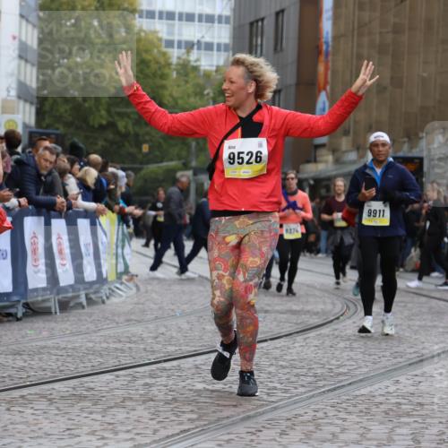 05.10.2025 - 20. swb-Marathon Bremen Strokosch-Dieckow http://msf.ph/oto/9275142 05.10.2025 11:12:02 Ziel 9420, 9526, 9675, 9726, 9867, 10463, 10499, 10815, 10849 meine-sportfotos.de