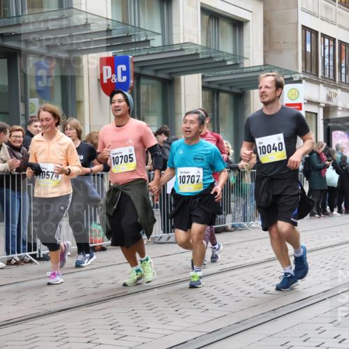 05.10.2025 - 20. swb-Marathon Bremen Strokosch-Dieckow http://msf.ph/oto/9275149 05.10.2025 11:13:18 Ziel 9242, 9899, 10040, 10273, 10364, 10433, 10574, 10705, 10707, 10957, 11060, 11068, 11117, 11264, 11367, 11385, 9242, 9899, 10040, 10273, 10364, 10433, 10574, 10705, 10707, 10957, 11060, 11068, 11117, 11264, 11367, 11385 meine-sportfotos.de