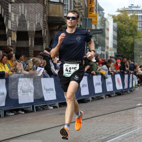 05.10.2025 - 20. swb-Marathon Bremen Strokosch-Dieckow http://msf.ph/oto/9275158 05.10.2025 13:04:01 Ziel 1652, 2472, 2482, 2656, 4215, 5786, 7070, 8013 meine-sportfotos.de