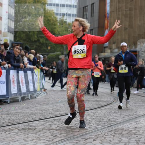 05.10.2025 - 20. swb-Marathon Bremen Strokosch-Dieckow http://msf.ph/oto/9275167 05.10.2025 11:12:02 Ziel 9420, 9526, 9675, 9726, 9867, 10463, 10499, 10815, 10849 meine-sportfotos.de