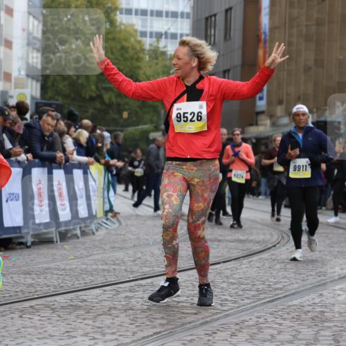 05.10.2025 - 20. swb-Marathon Bremen Strokosch-Dieckow http://msf.ph/oto/9275191 05.10.2025 11:12:02 Ziel 9420, 9526, 9675, 9726, 9867, 10463, 10499, 10815, 10849 meine-sportfotos.de