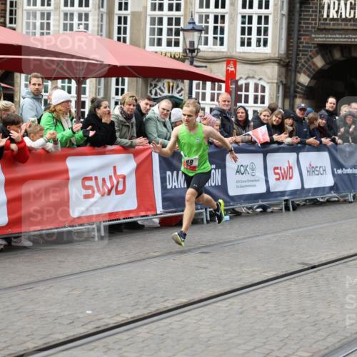 05.10.2025 - 20. swb-Marathon Bremen Yannick Fuchs http://msf.ph/oto/9275198 05.10.2025 12:34:24 Ziel 888, 1663 meine-sportfotos.de