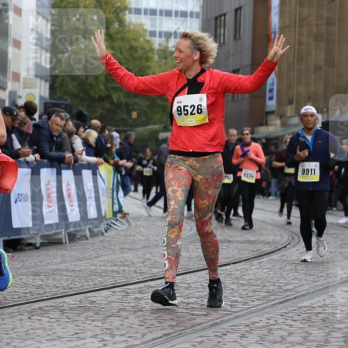05.10.2025 - 20. swb-Marathon Bremen Strokosch-Dieckow http://msf.ph/oto/9275215 05.10.2025 11:12:02 Ziel 9420, 9526, 9675, 9726, 9867, 10463, 10499, 10815, 10849 meine-sportfotos.de