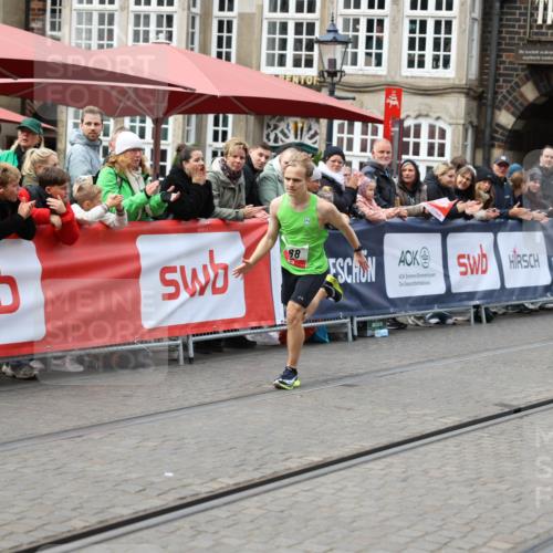 05.10.2025 - 20. swb-Marathon Bremen Yannick Fuchs http://msf.ph/oto/9275216 05.10.2025 12:34:24 Ziel 888, 1663 meine-sportfotos.de