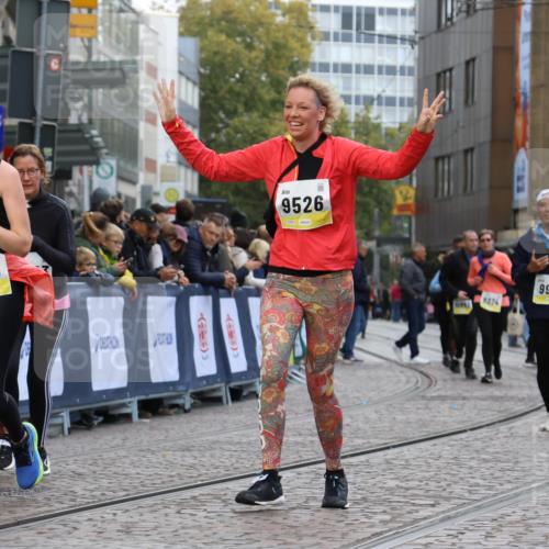 05.10.2025 - 20. swb-Marathon Bremen Strokosch-Dieckow http://msf.ph/oto/9275242 05.10.2025 11:12:03 Ziel 9526, 9675, 9726, 9867, 10463, 10499, 10849 meine-sportfotos.de