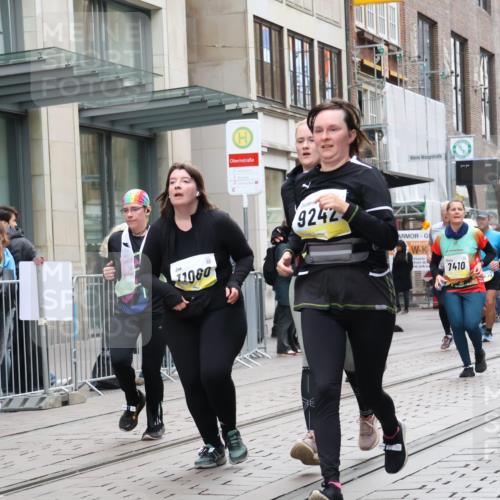 05.10.2025 - 20. swb-Marathon Bremen Strokosch-Dieckow http://msf.ph/oto/9275324 05.10.2025 11:13:25 Ziel 7014, 7410, 9242, 9667, 9899, 9946, 10040, 10364, 10433, 10574, 10671, 10705, 10707, 10756, 10842, 10957, 11060, 11068, 11264, 11385, 11652, 11653, 7014, 7410, 9242, 9667, 9899, 9946, 10040, 10364, 10433, 10574, 10671, 10705, 10707, 10756, 10842, 10957, 11060, 11068, 11264, 11385, 11652, 11653 meine-sportfotos.de