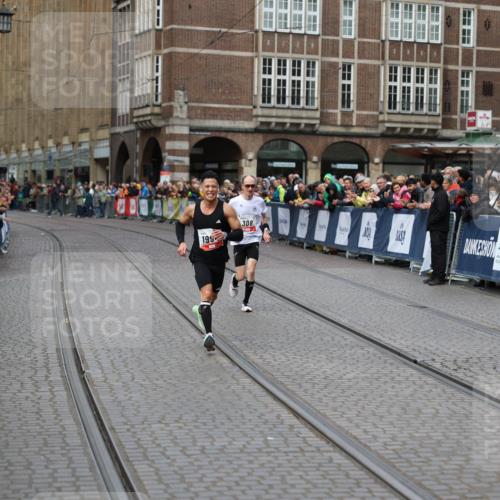 05.10.2025 - 20. swb-Marathon Bremen Yannick Fuchs http://msf.ph/oto/9275326 05.10.2025 12:35:29 Ziel 1994 meine-sportfotos.de