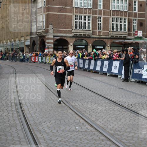 05.10.2025 - 20. swb-Marathon Bremen Yannick Fuchs http://msf.ph/oto/9275332 05.10.2025 12:35:29 Ziel 1994 meine-sportfotos.de
