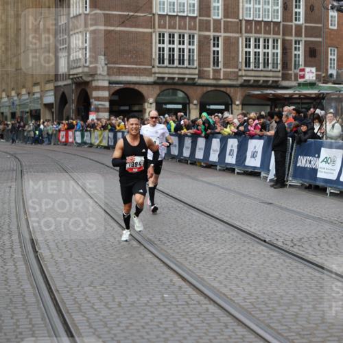 05.10.2025 - 20. swb-Marathon Bremen Yannick Fuchs http://msf.ph/oto/9275339 05.10.2025 12:35:29 Ziel 1994 meine-sportfotos.de