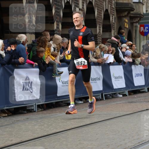 05.10.2025 - 20. swb-Marathon Bremen Strokosch-Dieckow http://msf.ph/oto/9275344 05.10.2025 13:04:08 Ziel 706, 1652, 2068, 2482, 2656, 4848, 7900, 8013 meine-sportfotos.de