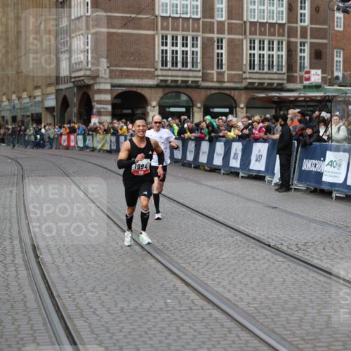 05.10.2025 - 20. swb-Marathon Bremen Yannick Fuchs http://msf.ph/oto/9275346 05.10.2025 12:35:29 Ziel 1994 meine-sportfotos.de