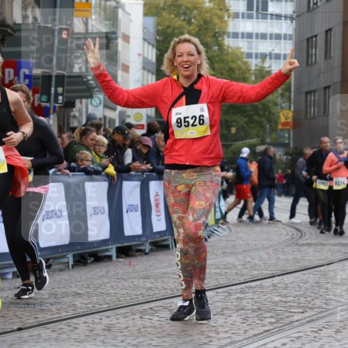 05.10.2025 - 20. swb-Marathon Bremen Strokosch-Dieckow http://msf.ph/oto/9275359 05.10.2025 11:12:03 Ziel 9526, 9675, 9726, 9867, 10463, 10499, 10849 meine-sportfotos.de