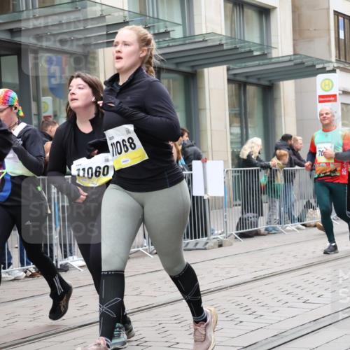 05.10.2025 - 20. swb-Marathon Bremen Strokosch-Dieckow http://msf.ph/oto/9275373 05.10.2025 11:13:27 Ziel 7014, 7410, 9242, 9631, 9667, 9899, 9946, 10000, 10036, 10040, 10364, 10433, 10512, 10574, 10671, 10705, 10707, 10721, 10756, 10842, 10957, 11060, 11068, 11264, 11385, 11541, 11548, 11652, 11653, 7014, 7410, 9242, 9631, 9667, 9899, 9946, 10000, 10036, 10040, 10364, 10433, 10512, 10574, 10671, 10705, 10707, 10721, 10756, 10842, 10957, 11060, 11068, 11264, 11385, 11541, 11548, 11652, 11653 meine-sportfotos.de
