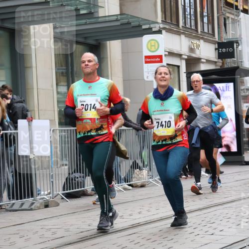 05.10.2025 - 20. swb-Marathon Bremen Strokosch-Dieckow http://msf.ph/oto/9275383 05.10.2025 11:13:27 Ziel 7014, 7410, 9242, 9631, 9667, 9899, 9946, 10000, 10036, 10040, 10364, 10433, 10512, 10574, 10671, 10705, 10707, 10721, 10756, 10842, 10957, 11060, 11068, 11264, 11385, 11541, 11548, 11652, 11653, 7014, 7410, 9242, 9631, 9667, 9899, 9946, 10000, 10036, 10040, 10364, 10433, 10512, 10574, 10671, 10705, 10707, 10721, 10756, 10842, 10957, 11060, 11068, 11264, 11385, 11541, 11548, 11652, 11653 meine-sportfotos.de