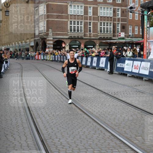 05.10.2025 - 20. swb-Marathon Bremen Yannick Fuchs http://msf.ph/oto/9275385 05.10.2025 12:35:29 Ziel 1994 meine-sportfotos.de