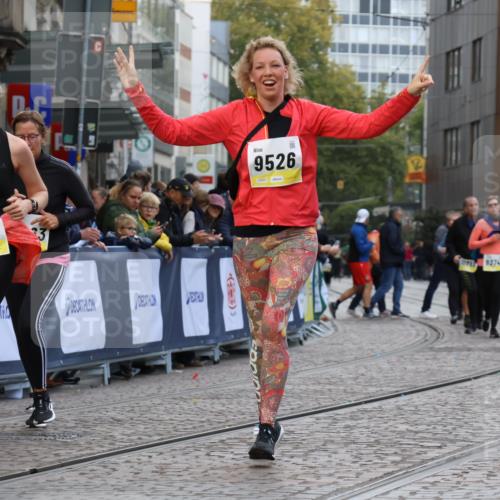 05.10.2025 - 20. swb-Marathon Bremen Strokosch-Dieckow http://msf.ph/oto/9275387 05.10.2025 11:12:03 Ziel 9526, 9675, 9726, 9867, 10463, 10499, 10849 meine-sportfotos.de
