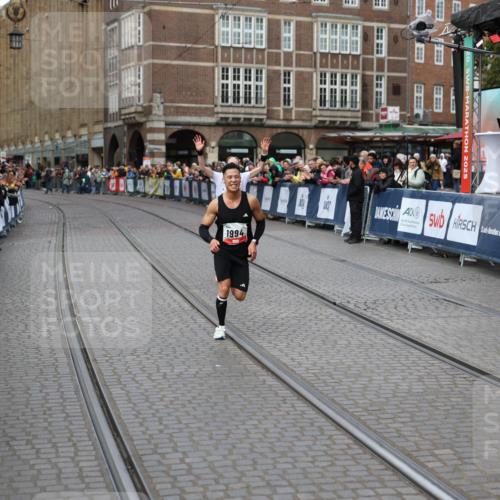 05.10.2025 - 20. swb-Marathon Bremen Yannick Fuchs http://msf.ph/oto/9275392 05.10.2025 12:35:29 Ziel 1994 meine-sportfotos.de