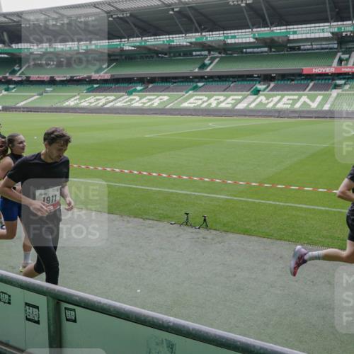 05.10.2025 - 20. swb-Marathon Bremen Michael Burmester http://msf.ph/oto/9275398 05.10.2025 12:51:36 Laufen im Stadion 334, 503, 601, 750, 754, 914, 1037, 1064, 1120, 1314, 1499, 1577, 1689, 1701, 1748, 1909, 1911, 1926, 2279, 2283, 2350, 2447, 2493, 2526, 3178, 3267, 3419, 3608, 3661, 4032, 4104, 4260, 4652, 4654, 4687, 4781, 5108, 5551, 5817, 5838, 5847, 5910, 6066, 6210, 6401, 6477, 6773, 6775, 7419, 7713, 7723, 8066, 8083, 8682, 8740, 8780, 122, 688, 745, 1166, 1450, 2059, 4962, 6252, 8995 meine-sportfotos.de