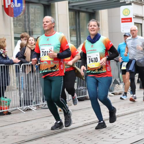 05.10.2025 - 20. swb-Marathon Bremen Strokosch-Dieckow http://msf.ph/oto/9275405 05.10.2025 11:13:28 Ziel 7014, 7410, 9242, 9342, 9631, 9667, 9899, 9946, 10000, 10036, 10040, 10364, 10433, 10512, 10574, 10671, 10705, 10707, 10721, 10756, 10842, 10957, 11060, 11068, 11264, 11385, 11541, 11548, 11652, 11653, 7014, 7410, 9242, 9342, 9631, 9667, 9899, 9946, 10000, 10036, 10040, 10364, 10433, 10512, 10574, 10671, 10705, 10707, 10721, 10756, 10842, 10957, 11060, 11068, 11264, 11385, 11541, 11548, 11652, 11653 meine-sportfotos.de