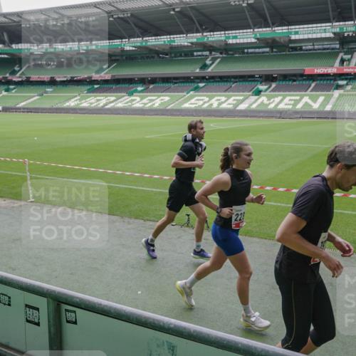 05.10.2025 - 20. swb-Marathon Bremen Michael Burmester http://msf.ph/oto/9275411 05.10.2025 12:51:37 Laufen im Stadion 334, 503, 601, 750, 754, 914, 1037, 1064, 1120, 1314, 1499, 1577, 1689, 1701, 1748, 1909, 1911, 1926, 2279, 2283, 2350, 2447, 2493, 2526, 3178, 3267, 3419, 3608, 3661, 4032, 4104, 4260, 4652, 4654, 4687, 4781, 5108, 5416, 5551, 5817, 5838, 5847, 5910, 6066, 6210, 6401, 6477, 6773, 6775, 7419, 7713, 7723, 8066, 8083, 8682, 8740, 8780, 122, 688, 745, 1166, 1450, 2059, 4962, 6252, 8995 meine-sportfotos.de