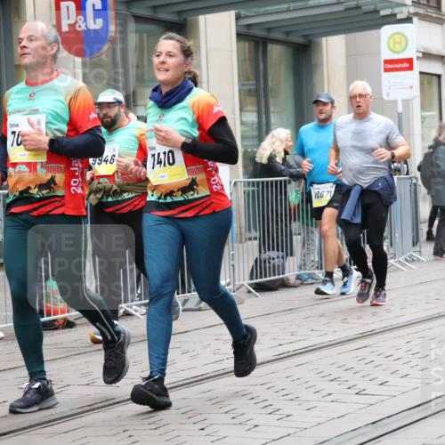 05.10.2025 - 20. swb-Marathon Bremen Strokosch-Dieckow http://msf.ph/oto/9275414 05.10.2025 11:13:29 Ziel 7014, 7410, 9242, 9342, 9631, 9667, 9899, 9946, 10000, 10036, 10040, 10364, 10433, 10512, 10574, 10671, 10705, 10707, 10721, 10756, 10842, 10957, 11060, 11068, 11264, 11385, 11541, 11548, 11652, 11653, 7014, 7410, 9242, 9342, 9631, 9667, 9899, 9946, 10000, 10036, 10040, 10364, 10433, 10512, 10574, 10671, 10705, 10707, 10721, 10756, 10842, 10957, 11060, 11068, 11264, 11385, 11541, 11548, 11652, 11653 meine-sportfotos.de