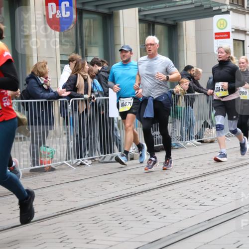05.10.2025 - 20. swb-Marathon Bremen Strokosch-Dieckow http://msf.ph/oto/9275429 05.10.2025 11:13:30 Ziel 7014, 7410, 9012, 9242, 9342, 9631, 9667, 9899, 9946, 10000, 10036, 10040, 10364, 10433, 10512, 10574, 10671, 10705, 10707, 10721, 10756, 10842, 10957, 11060, 11068, 11264, 11385, 11541, 11548, 11652, 11653, 7014, 7410, 9012, 9242, 9342, 9631, 9667, 9899, 9946, 10000, 10036, 10040, 10364, 10433, 10512, 10574, 10671, 10705, 10707, 10721, 10756, 10842, 10957, 11060, 11068, 11264, 11385, 11541, 11548, 11652, 11653 meine-sportfotos.de