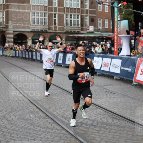 05.10.2025 - 20. swb-Marathon Bremen Yannick Fuchs http://msf.ph/oto/9275439 05.10.2025 12:35:30 Ziel 308, 1994 meine-sportfotos.de