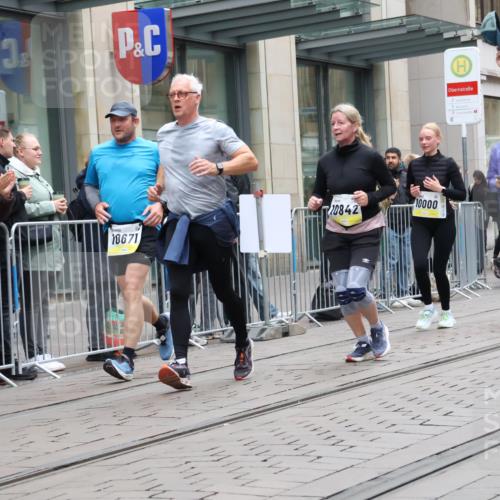 05.10.2025 - 20. swb-Marathon Bremen Strokosch-Dieckow http://msf.ph/oto/9275453 05.10.2025 11:13:30 Ziel 7014, 7410, 9012, 9242, 9342, 9631, 9667, 9899, 9946, 10000, 10036, 10040, 10364, 10433, 10512, 10574, 10671, 10705, 10707, 10721, 10756, 10842, 10957, 11060, 11068, 11264, 11385, 11541, 11548, 11652, 11653, 7014, 7410, 9012, 9242, 9342, 9631, 9667, 9899, 9946, 10000, 10036, 10040, 10364, 10433, 10512, 10574, 10671, 10705, 10707, 10721, 10756, 10842, 10957, 11060, 11068, 11264, 11385, 11541, 11548, 11652, 11653 meine-sportfotos.de