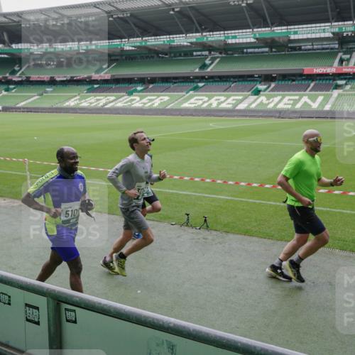 05.10.2025 - 20. swb-Marathon Bremen Michael Burmester http://msf.ph/oto/9275457 05.10.2025 12:51:52 Laufen im Stadion 750, 754, 914, 1029, 1064, 1120, 1314, 1499, 1550, 1577, 1701, 1748, 1911, 1926, 2279, 2283, 2350, 2447, 2493, 2526, 3178, 3626, 4260, 4652, 4654, 4687, 4781, 5068, 5108, 5416, 5847, 5910, 6066, 6210, 6367, 6773, 6775, 7031, 7293, 7313, 7419, 7713, 7723, 8066, 8534, 8558, 8682, 8740, 8780, 334, 503, 601, 1037, 1689, 1909, 2059, 3267, 3419, 3608, 3661, 4032, 4104, 5551, 5817, 5838, 6401, 6477, 8083 meine-sportfotos.de