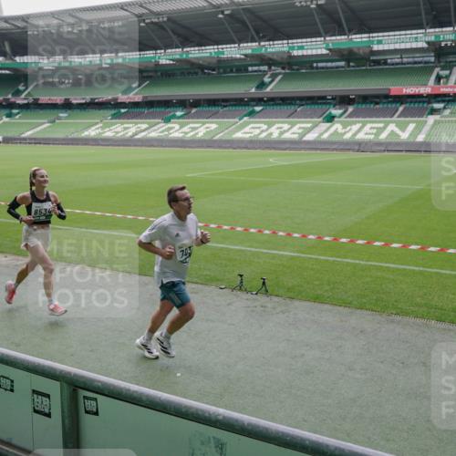 05.10.2025 - 20. swb-Marathon Bremen Michael Burmester http://msf.ph/oto/9275478 05.10.2025 12:51:55 Laufen im Stadion 750, 754, 914, 1029, 1064, 1120, 1314, 1550, 1577, 1701, 1748, 1911, 1926, 2279, 2283, 2350, 2447, 2493, 2526, 3041, 3178, 3626, 4260, 4652, 4654, 4687, 4781, 5068, 5108, 5416, 5847, 5910, 6210, 6367, 6773, 6775, 7012, 7031, 7293, 7313, 7419, 7713, 7723, 8066, 8218, 8534, 8558, 8682, 8701, 8740, 8780, 9115, 334, 503, 601, 1037, 1499, 1689, 1909, 3267, 3419, 3608, 3661, 4032, 4104, 5551, 5817, 5838, 6066, 6401, 6477, 8083 meine-sportfotos.de