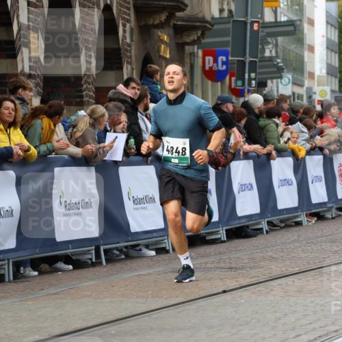 05.10.2025 - 20. swb-Marathon Bremen Strokosch-Dieckow http://msf.ph/oto/9275497 05.10.2025 13:04:10 Ziel 329, 706, 1652, 2068, 2482, 2656, 4848, 7900 meine-sportfotos.de