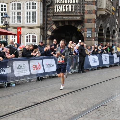 05.10.2025 - 20. swb-Marathon Bremen Yannick Fuchs http://msf.ph/oto/9275499 05.10.2025 12:36:36 Ziel 1632 meine-sportfotos.de