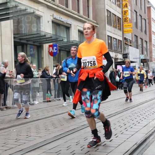 05.10.2025 - 20. swb-Marathon Bremen Strokosch-Dieckow http://msf.ph/oto/9275505 05.10.2025 11:13:32 Ziel 7014, 7410, 9012, 9242, 9342, 9631, 9667, 9899, 9946, 10000, 10036, 10040, 10364, 10512, 10574, 10671, 10705, 10707, 10721, 10756, 10842, 10957, 11060, 11068, 11264, 11385, 11541, 11548, 11652, 11653, 7014, 7410, 9012, 9242, 9342, 9631, 9667, 9899, 9946, 10000, 10036, 10040, 10364, 10512, 10574, 10671, 10705, 10707, 10721, 10756, 10842, 10957, 11060, 11068, 11264, 11385, 11541, 11548, 11652, 11653 meine-sportfotos.de