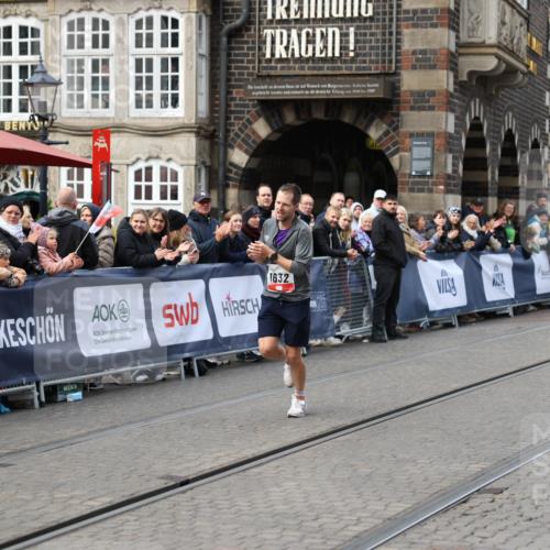 05.10.2025 - 20. swb-Marathon Bremen Yannick Fuchs http://msf.ph/oto/9275511 05.10.2025 12:36:36 Ziel 1632 meine-sportfotos.de
